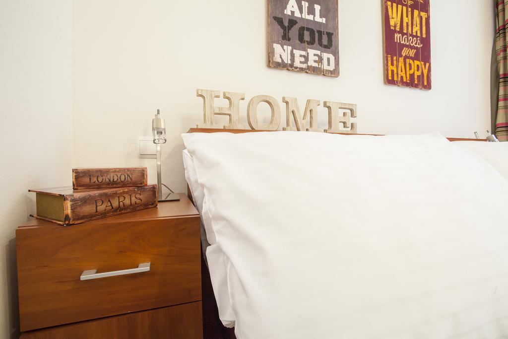 White & Woody Quadrio Apartments Apartment *