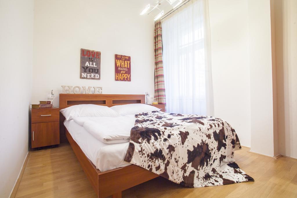 Apartment White & Woody Quadrio Apartments Prag