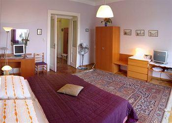 Na Smetance Aparthouse 3*