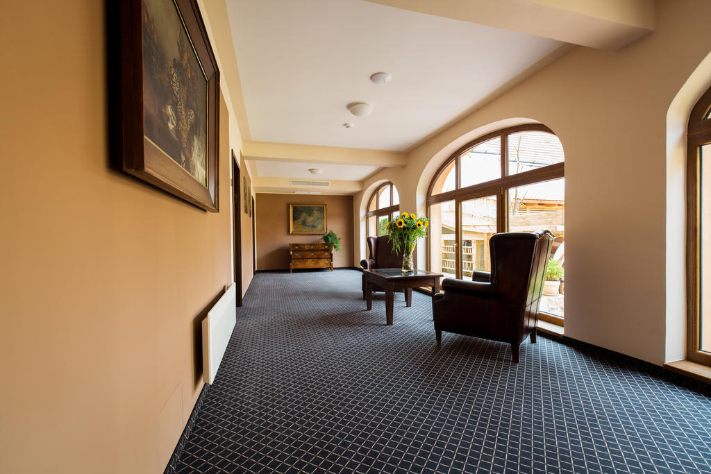 Selsky Dvur - Bohemian Village Courtyard Otel