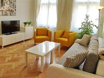 Vocelova Aparthotel 4*