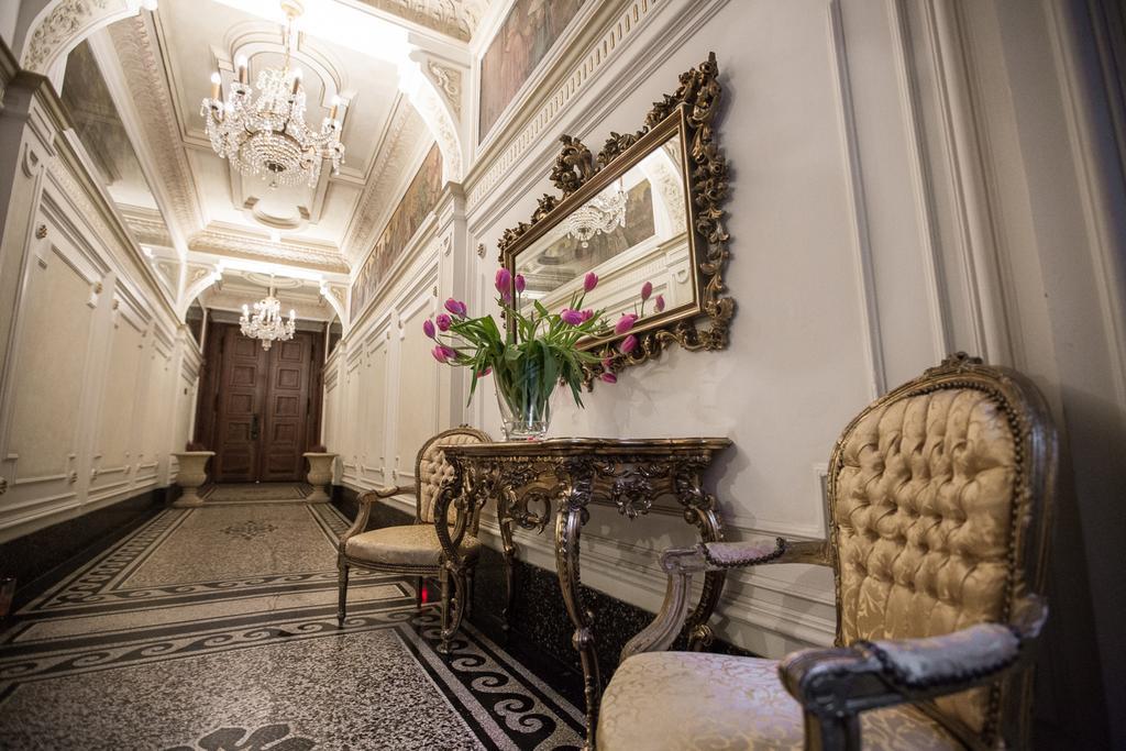 Royal Apartment By Charles Bridge View Of Saint Nicholas Church Apartment
