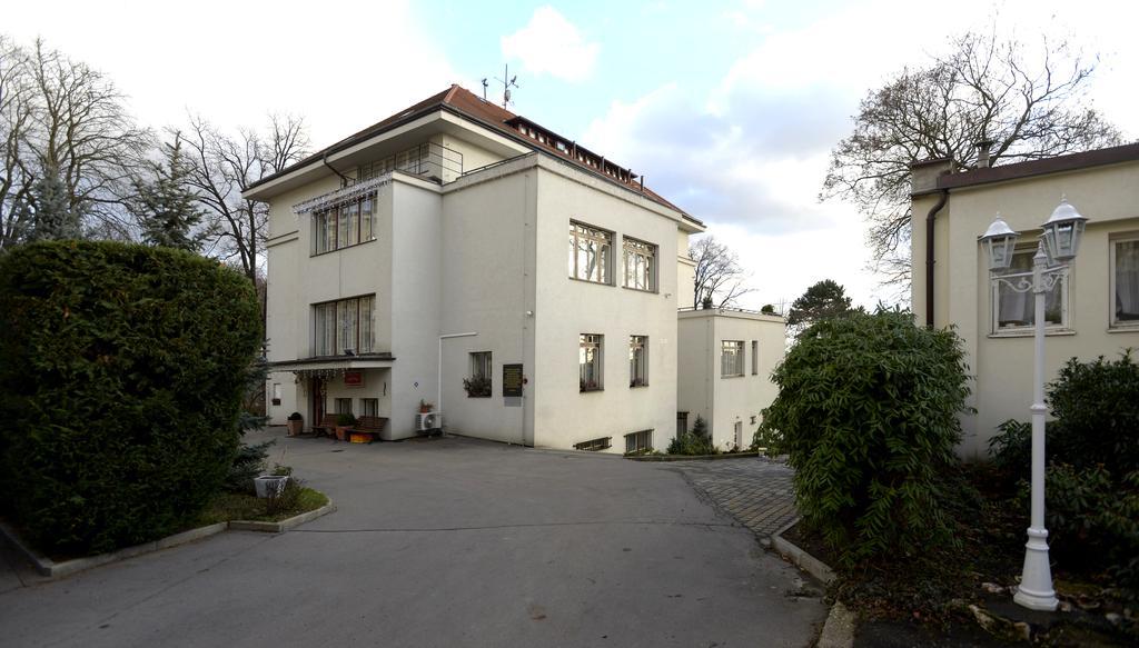 Jana - Domov Mladeze Guest house 2*