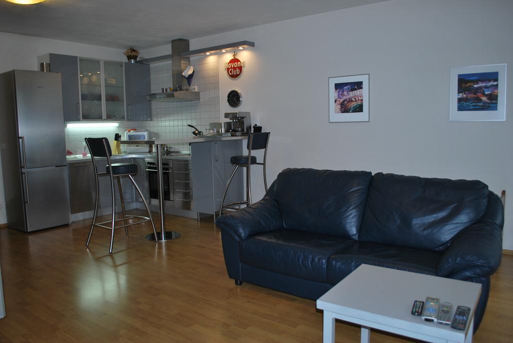 Apartment Chotesovska With Parking Place Prague