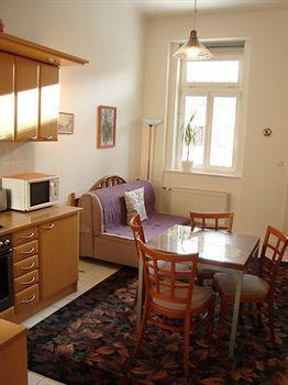 Na Smetance Aparthouse Hotel