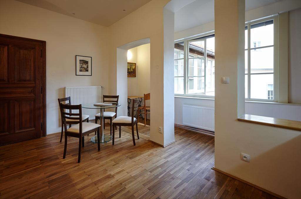 Queen Bee Apartment