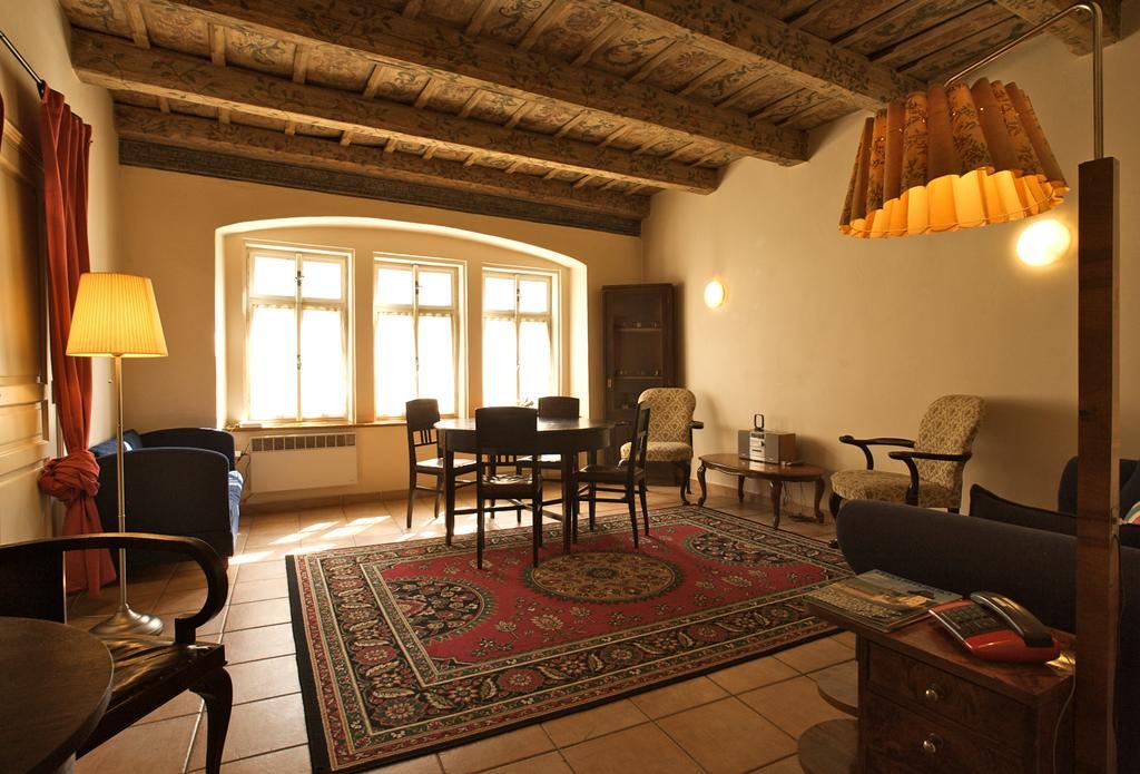 Apartment Vlasska House At The 3 Swallows Prague