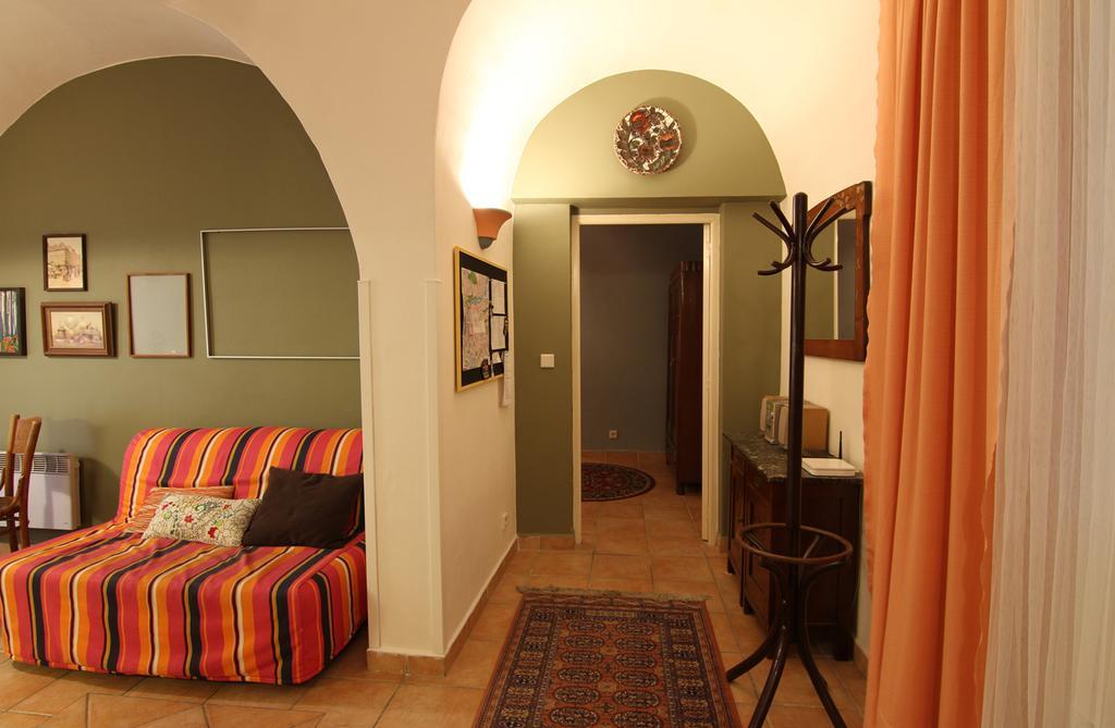 Vlasska House At The 3 Swallows Prague