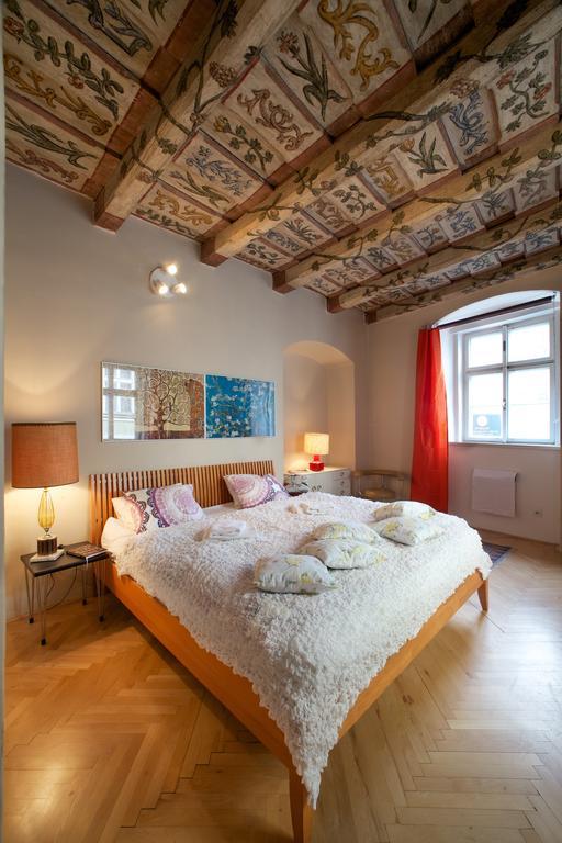 Vlasska House At The 3 Swallows Prague