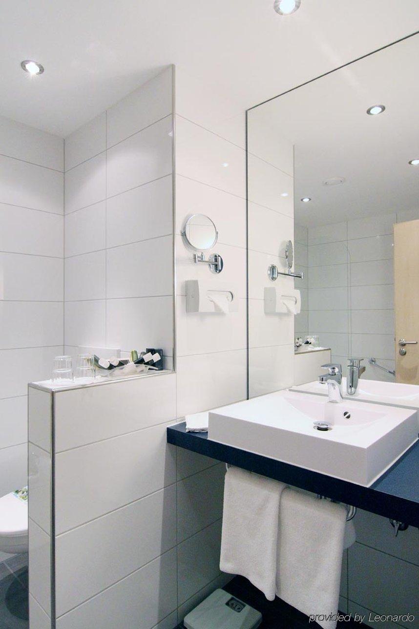 Airport By Ihg Otel 4*