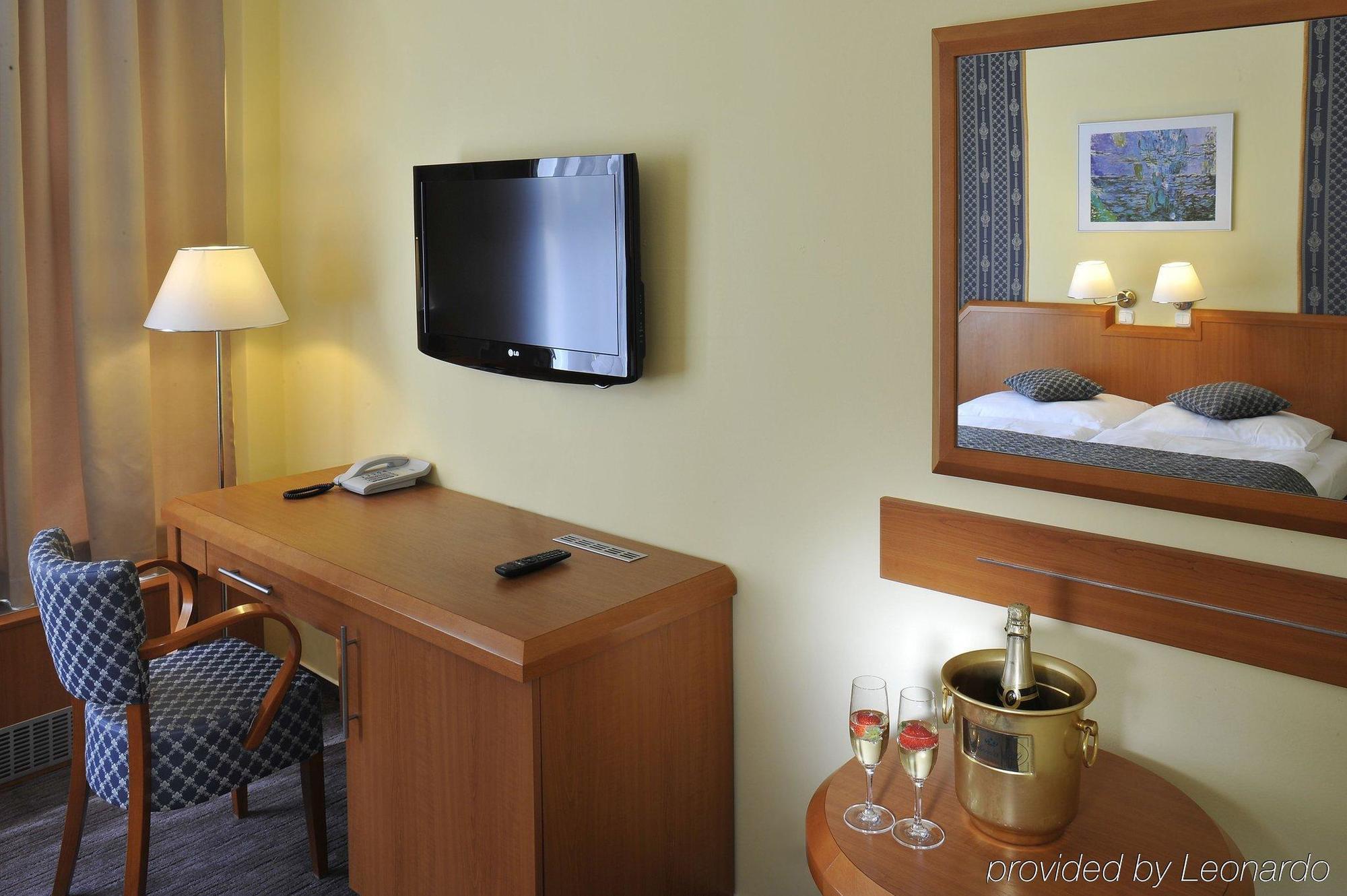 Astoria Hotel 4*
