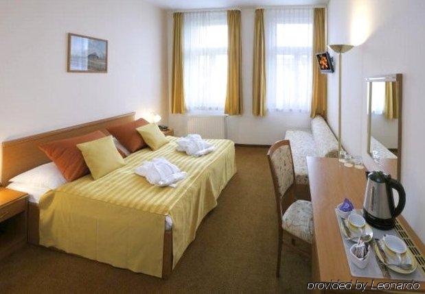 Centre Plaza Hotel 3*