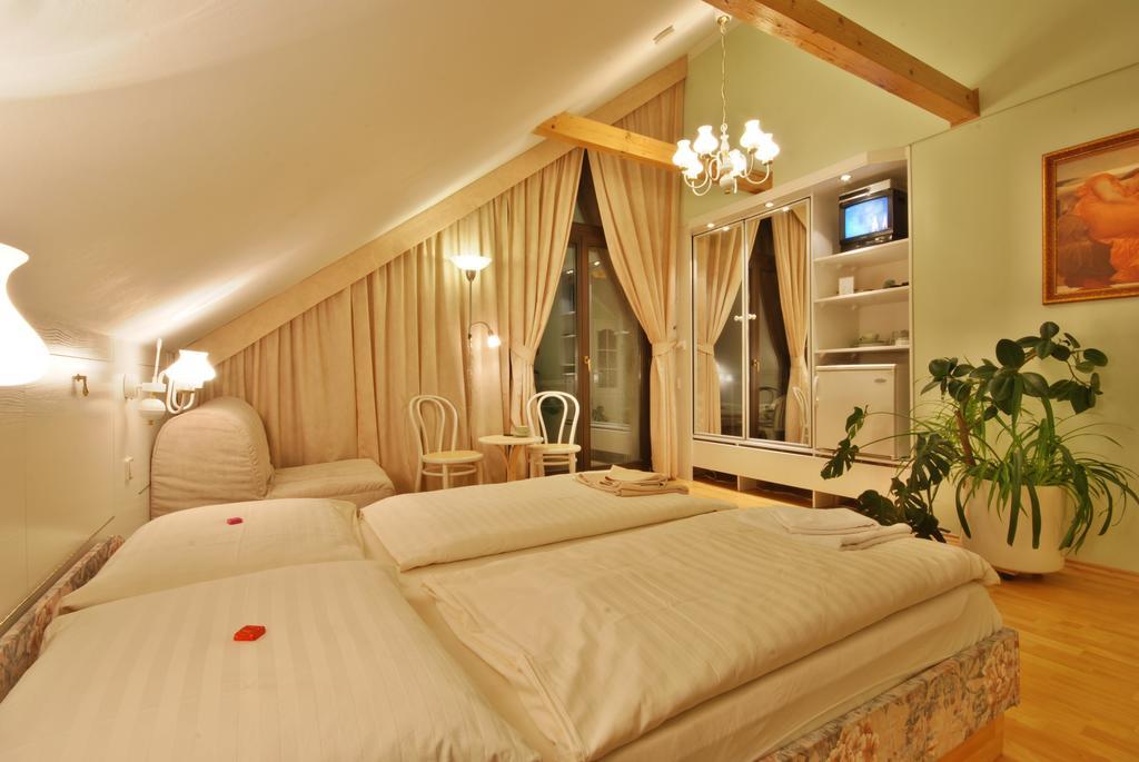 Aparthotel A. V. 2*