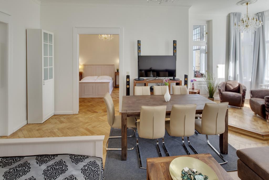 Old Town Square Appart hôtel 4*