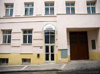 1.republic Hotel