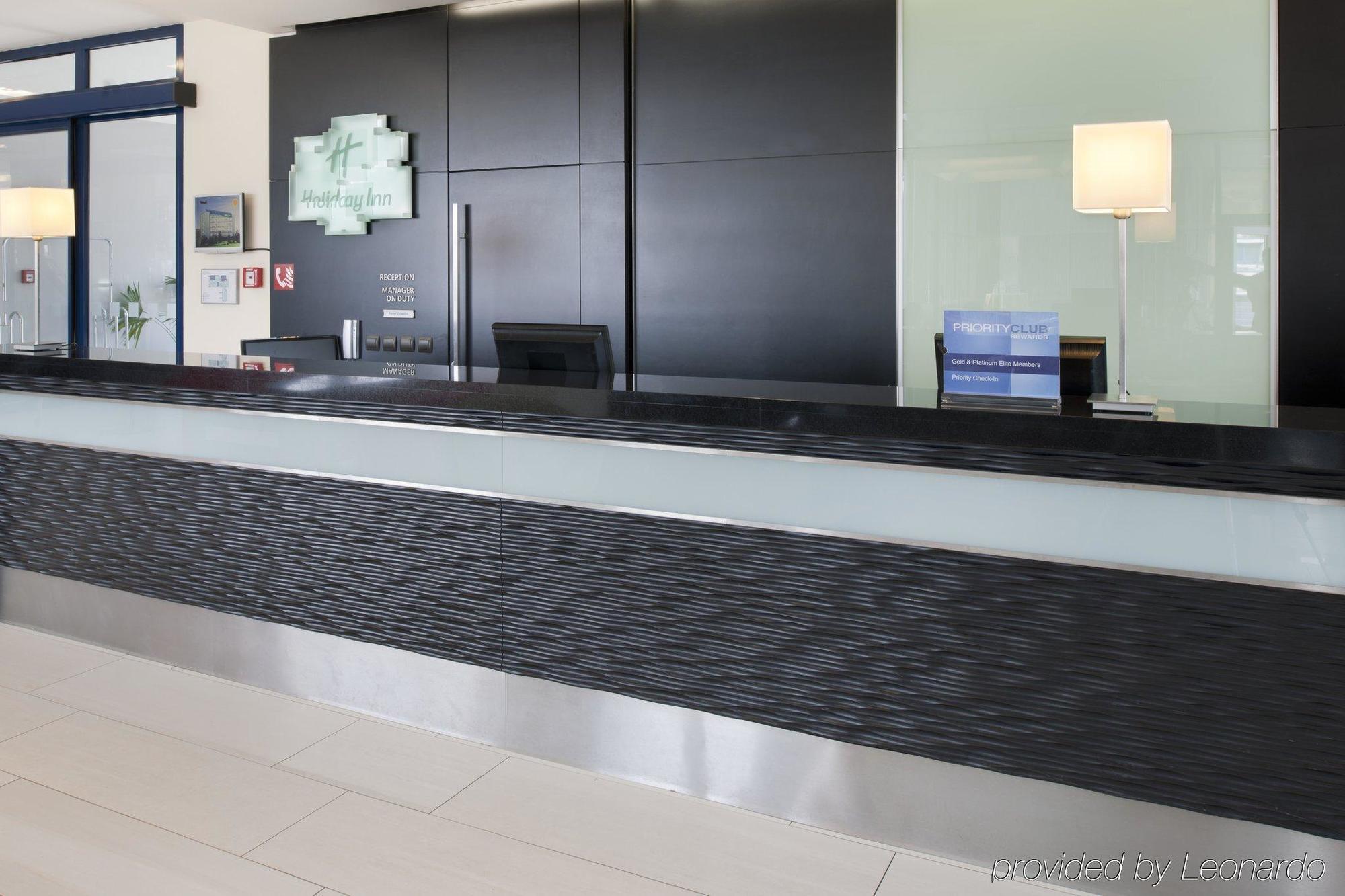 Otel Airport By Ihg 4*