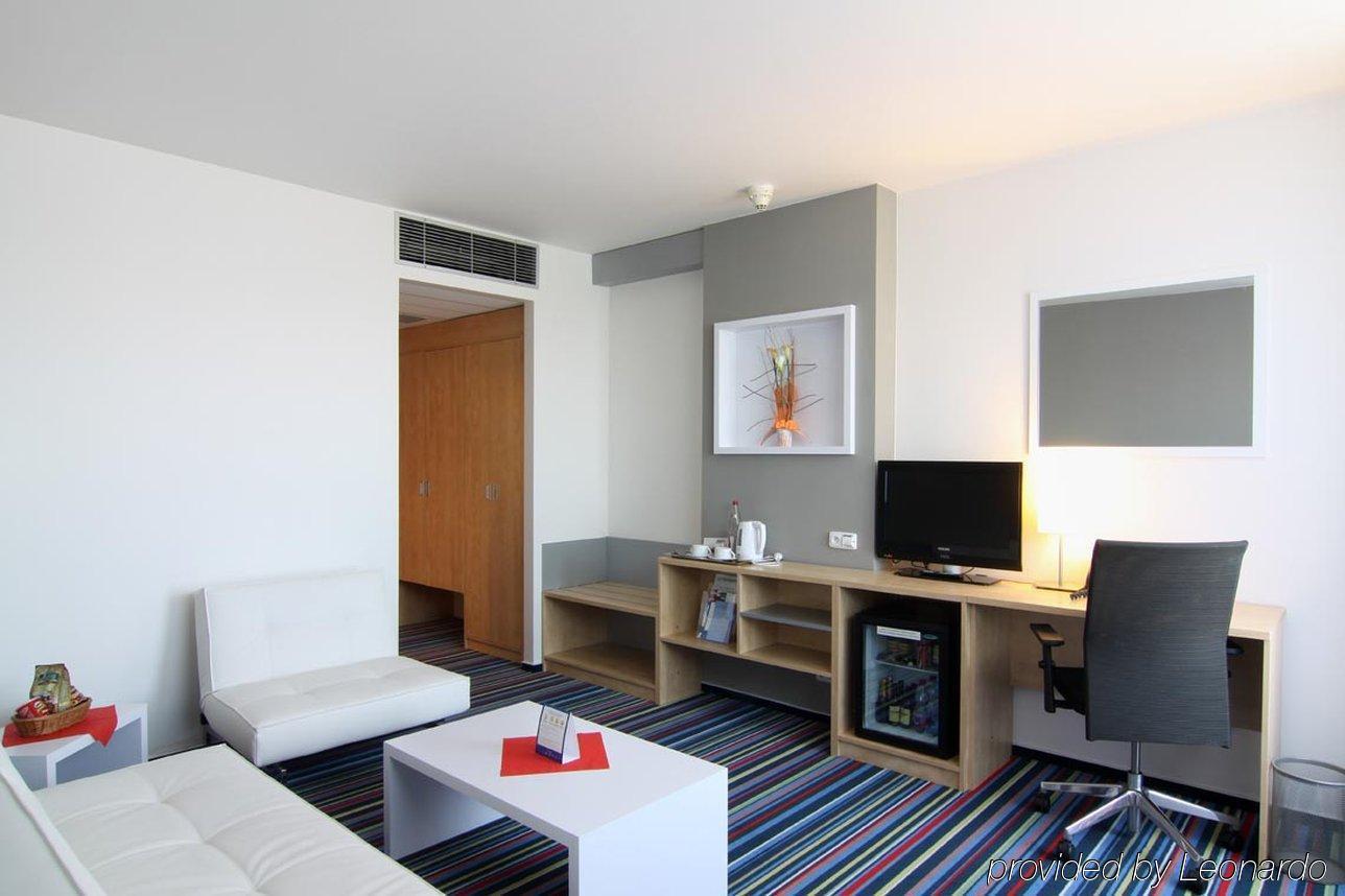 Hotel Airport By Ihg Praga