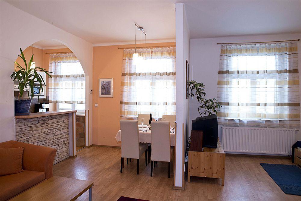 Homer - Old Town Square Hostel Prague