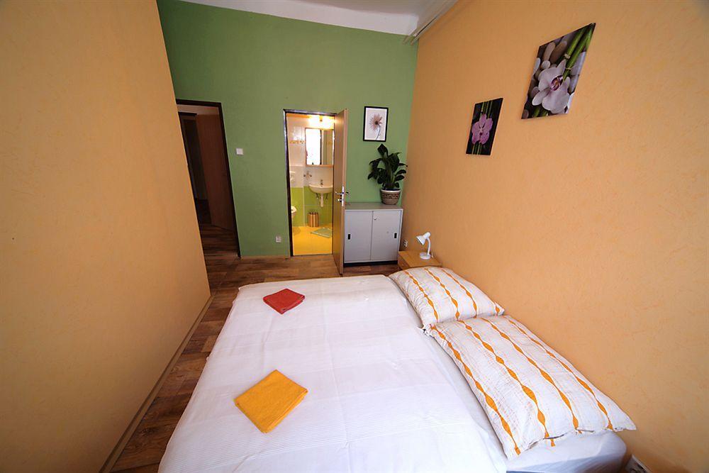 Homer - Old Town Square Hostel Prague