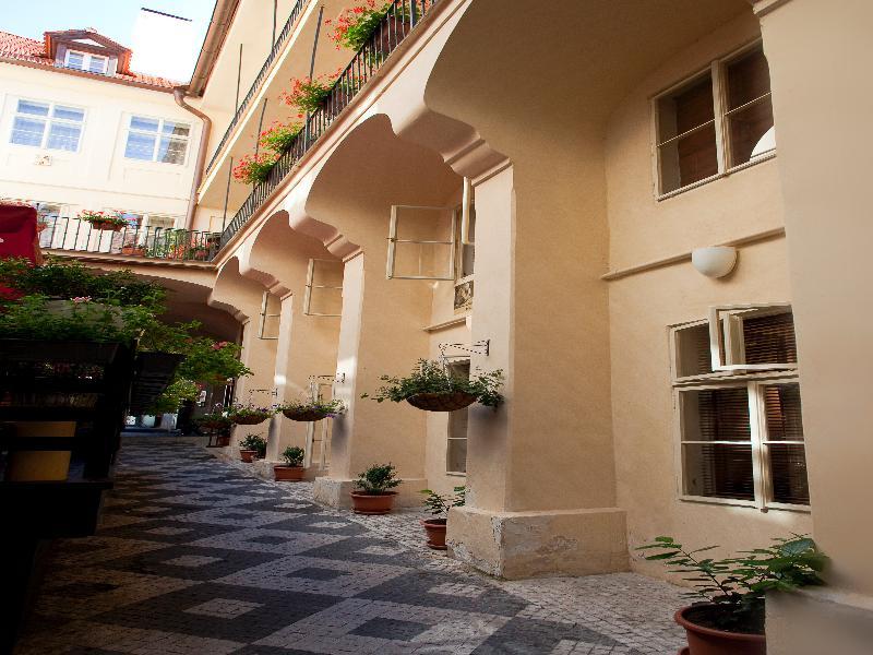 Little Town Budget Hotel 3*