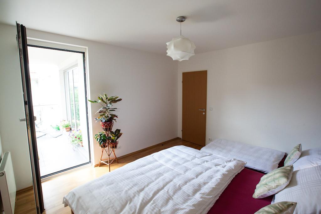 Angel Apartments *