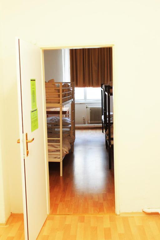 Hotel City *
