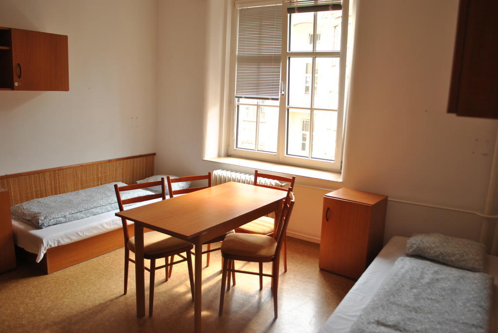 Hostel Dizzy Daisy *