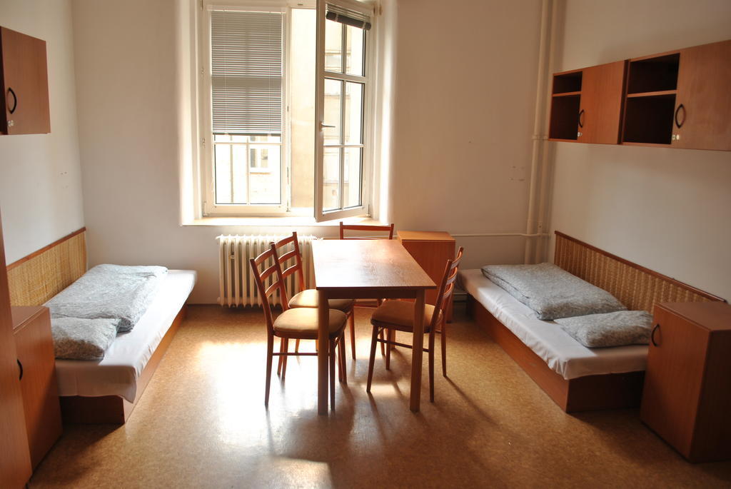 Hostel Dizzy Daisy *
