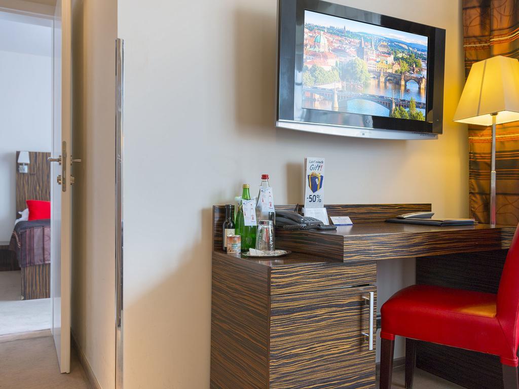 Hotel Ea Crystal Palace