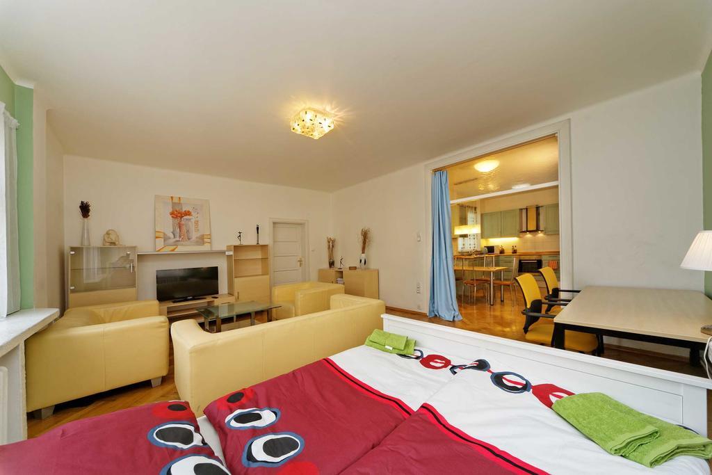 Apartment Myslikova