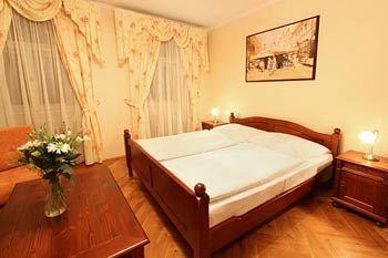 Hotel At The Golden Scissors 4*