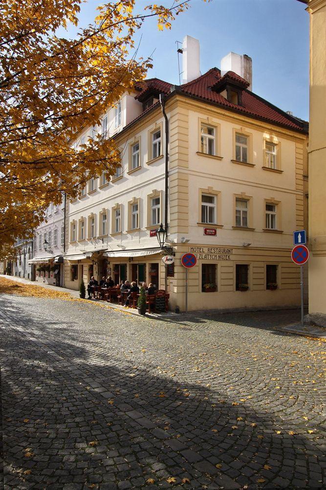 Hotel At The Golden Scissors