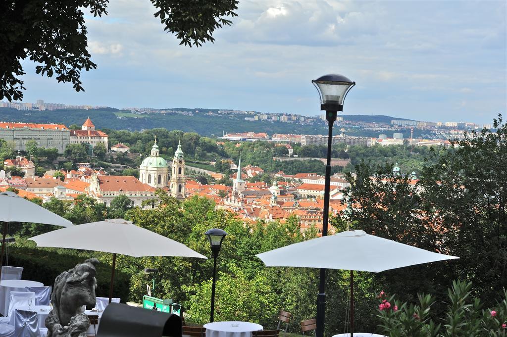 Apartment Nebozizek A Restaurant Prague