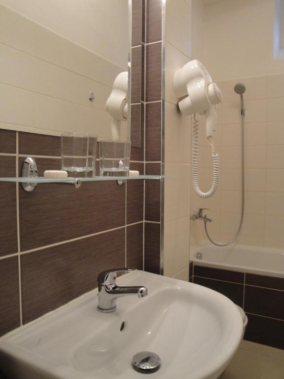 Karnet Guest house