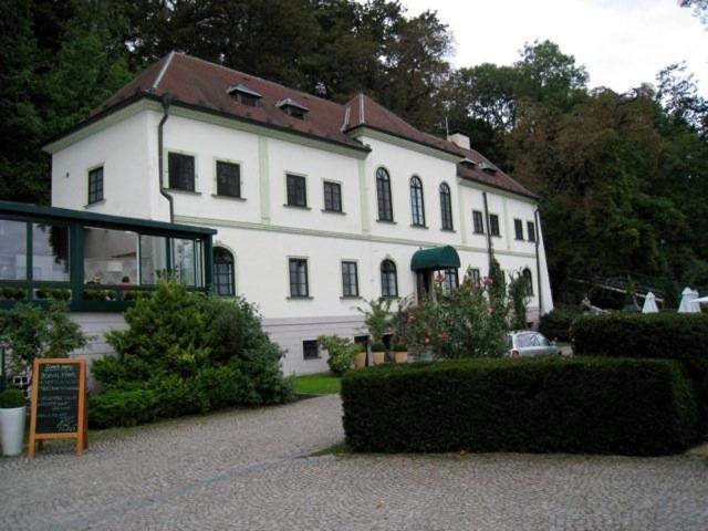 Nebozizek A Restaurant Appartement