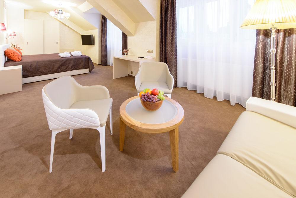 Otel Mysterius Carnival