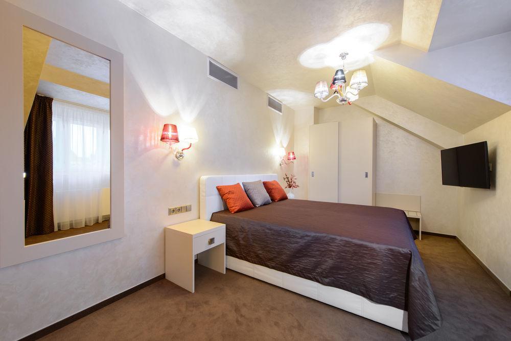 Otel Mysterius Carnival