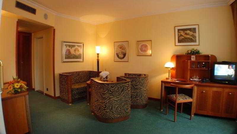 Ea Royal Esprit Otel