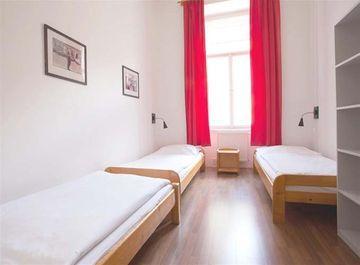 Travellers Hostel *