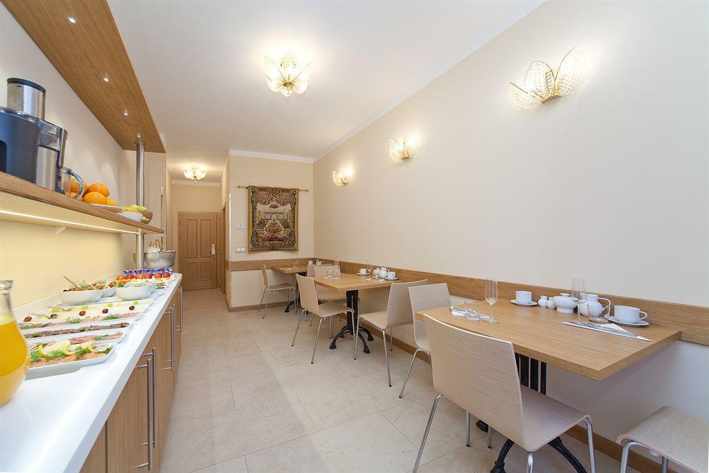 Louren - The Bridge Inn Aparthotel Praga