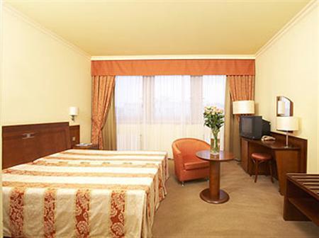 Luxury Family Bila Labut Hotel 4*