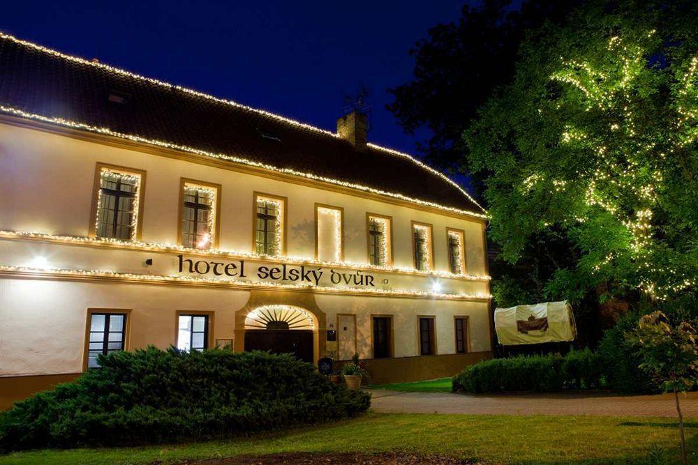 Selsky Dvur - Bohemian Village Courtyard Hotel Prague
