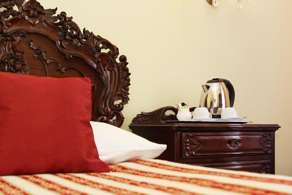 King Charles Boutique Otel