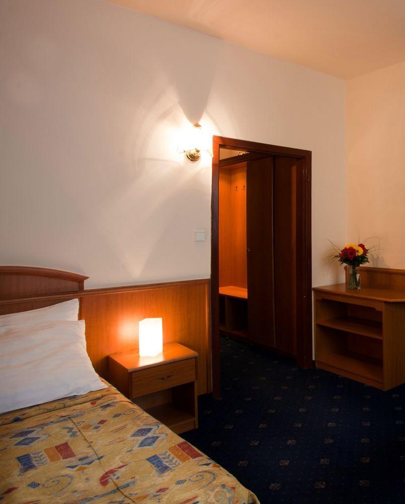 Kavalir Hotel 3*
