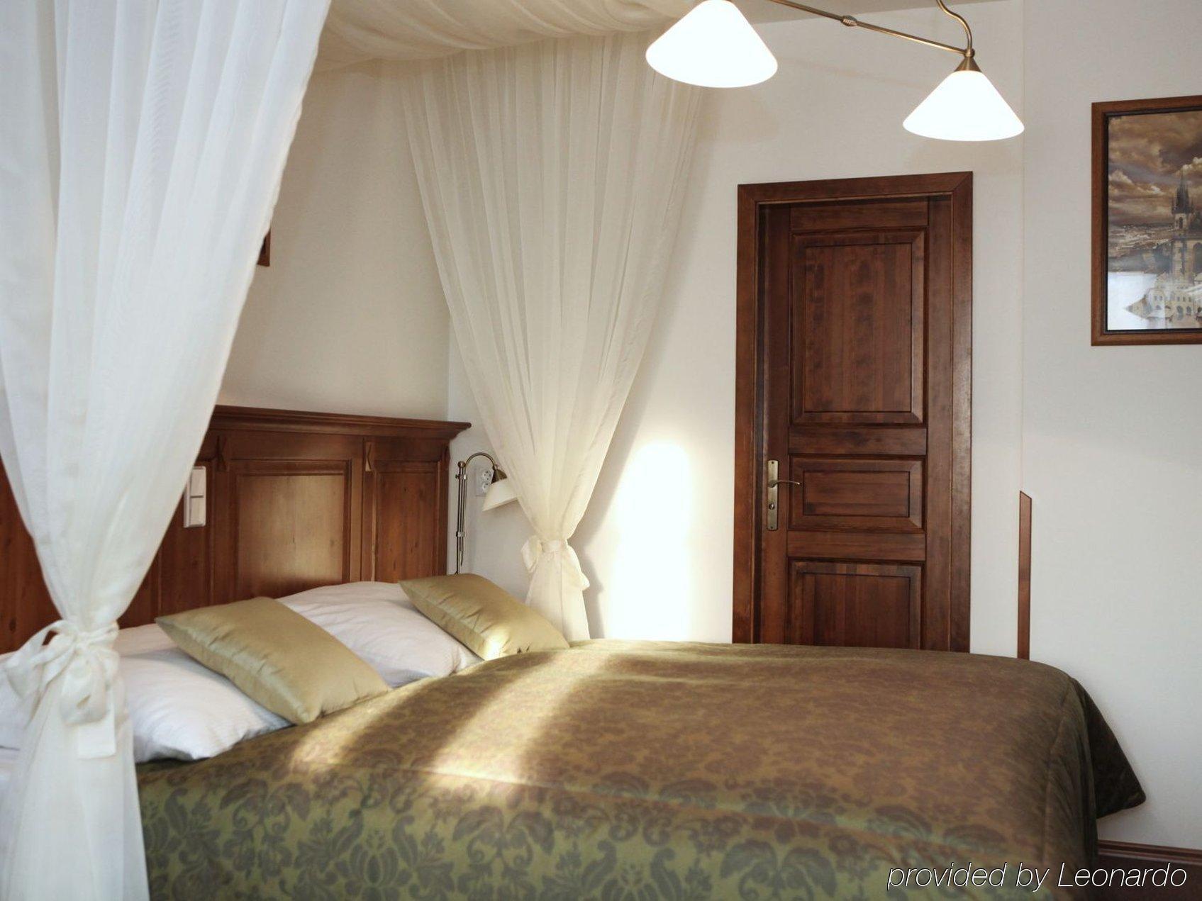 Agnes Hotel