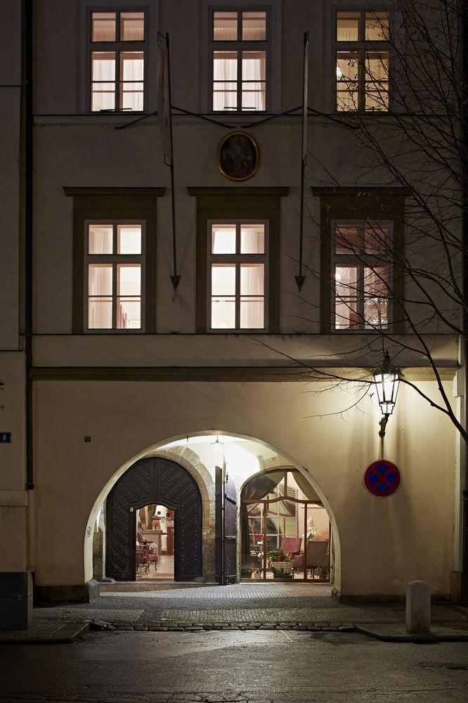 Almandine Aparthotel