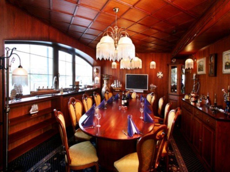 Botel Albatros 3*