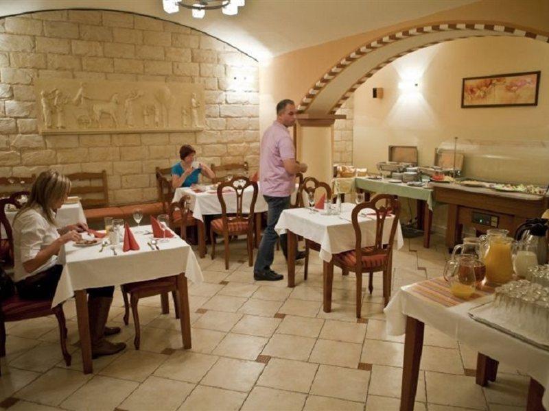 Hotel Arkada 4*