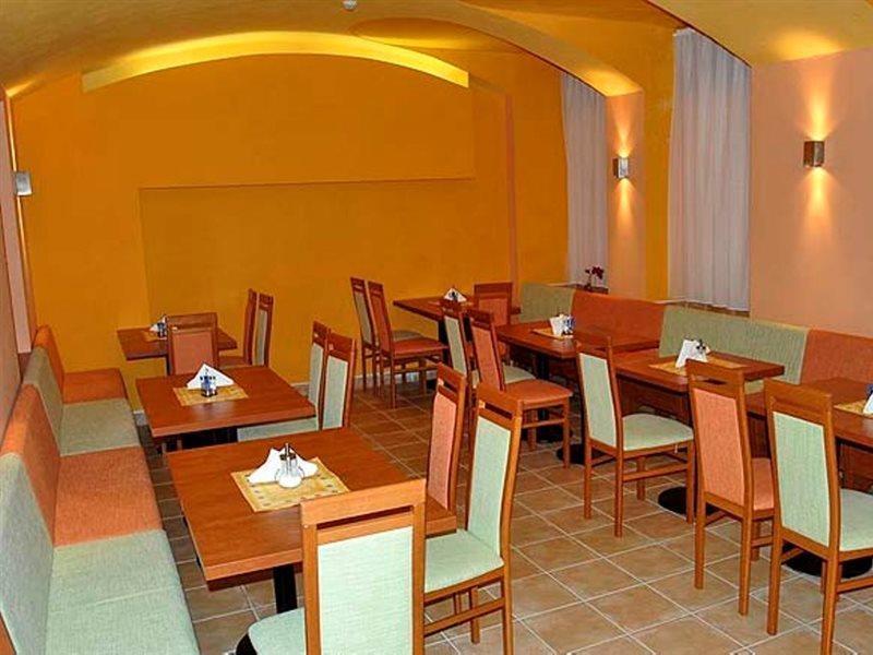 Hotel De Luxe 3*