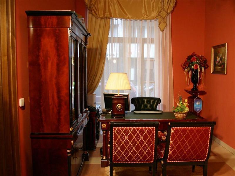 Hotel Ea Embassy 4*
